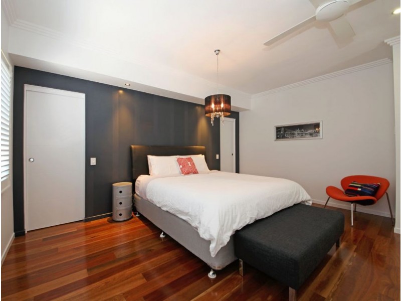 45 Nash Street, Sandgate QLD 4017