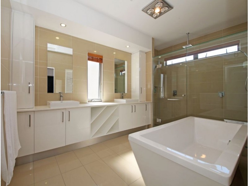 45 Nash Street, Sandgate QLD 4017