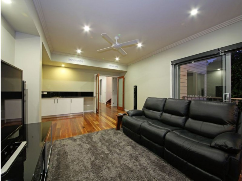 45 Nash Street, Sandgate QLD 4017