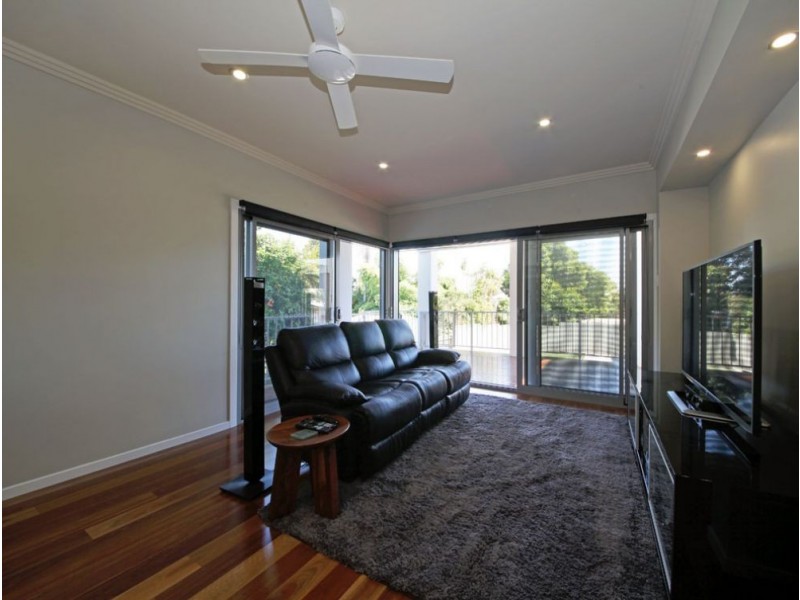 45 Nash Street, Sandgate QLD 4017