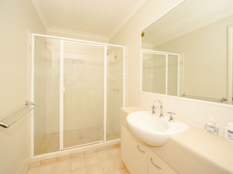 2/86 Kincaid Drive, Highland Park QLD 4211