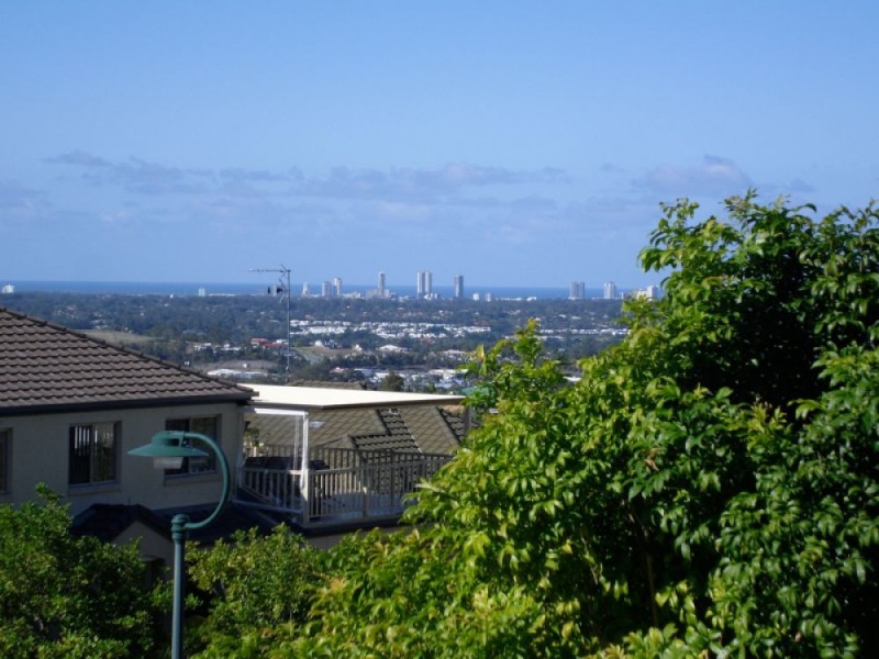 2/86 Kincaid Drive, Highland Park QLD 4211