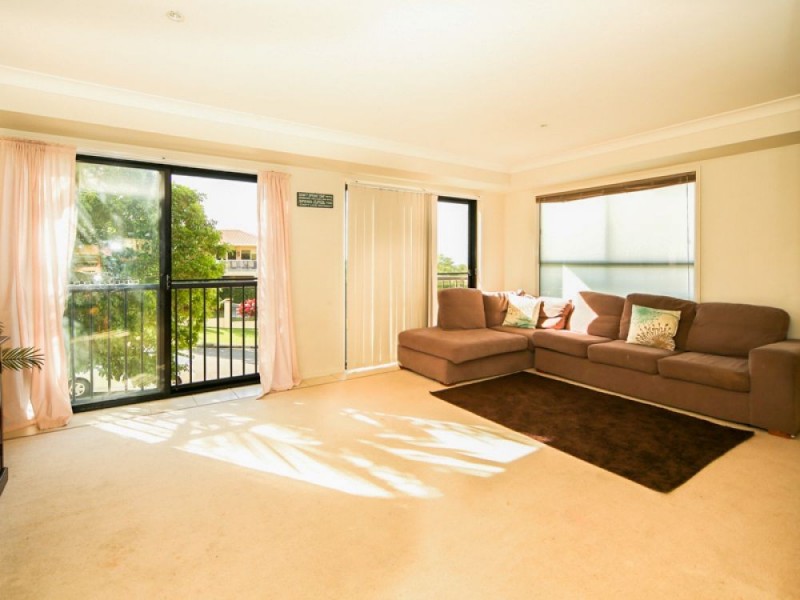 2/86 Kincaid Drive, Highland Park QLD 4211