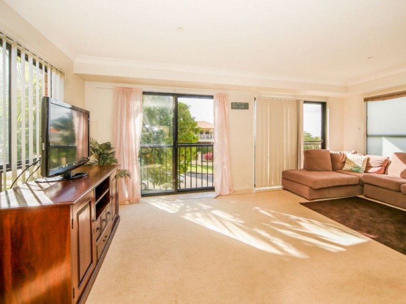2/86 Kincaid Drive, Highland Park QLD 4211