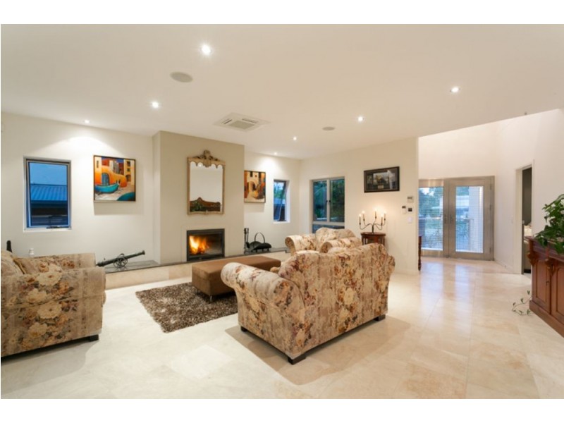 101 Brisbane Corso, Fairfield QLD 4103