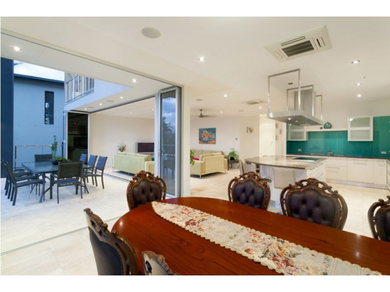 101 Brisbane Corso, Fairfield QLD 4103