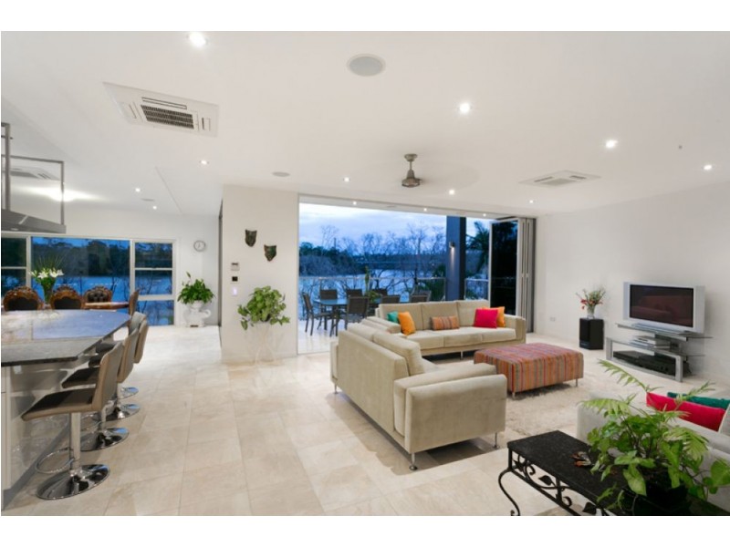 101 Brisbane Corso, Fairfield QLD 4103