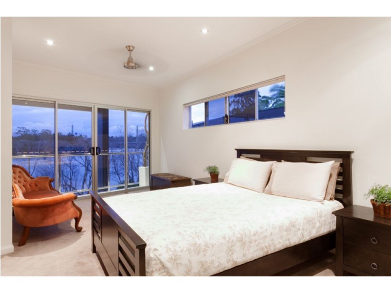 101 Brisbane Corso, Fairfield QLD 4103