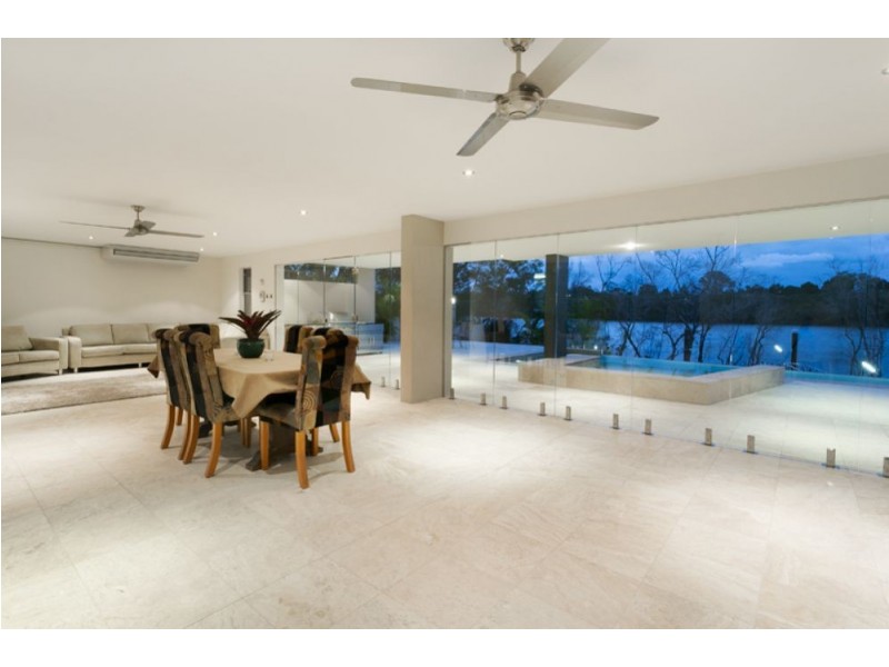 101 Brisbane Corso, Fairfield QLD 4103