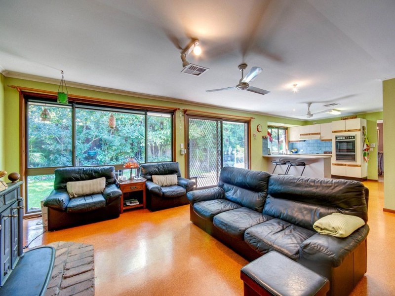 15 Barrine Court, Petrie QLD 4502