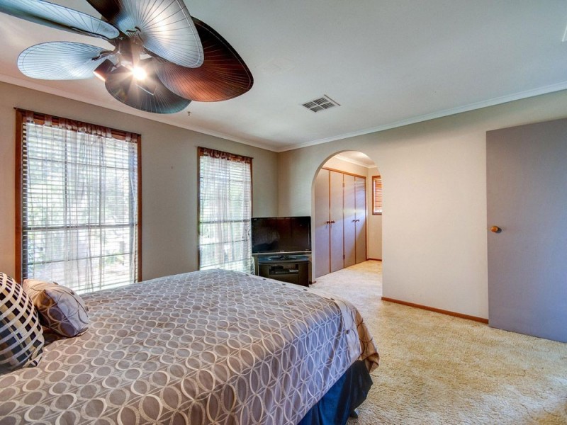 15 Barrine Court, Petrie QLD 4502