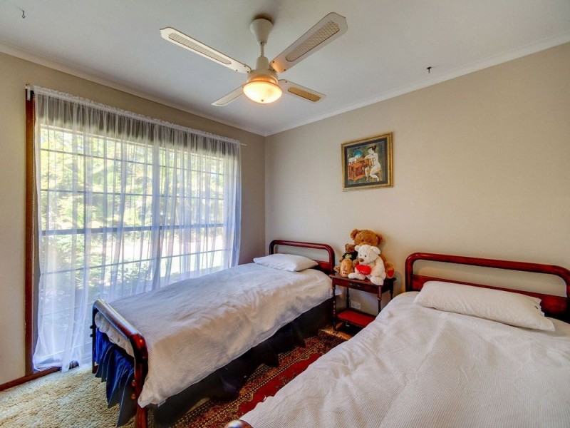 15 Barrine Court, Petrie QLD 4502
