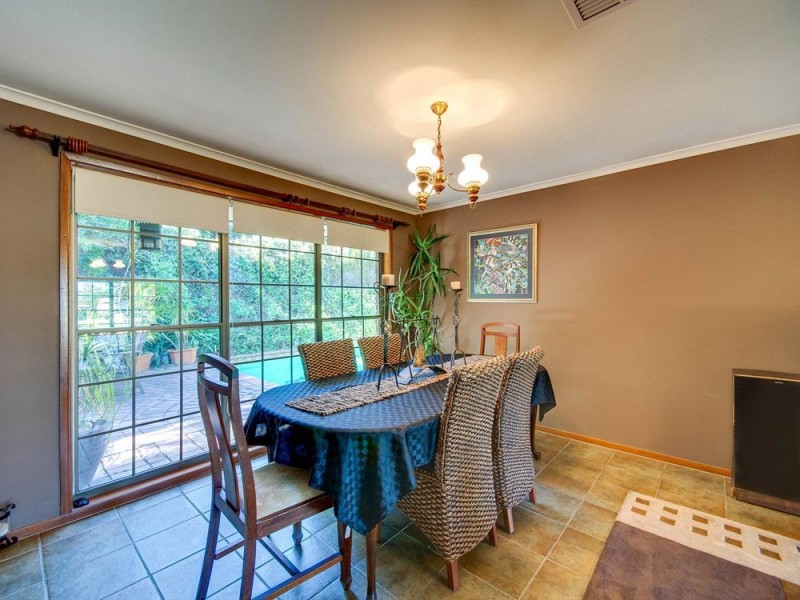 15 Barrine Court, Petrie QLD 4502