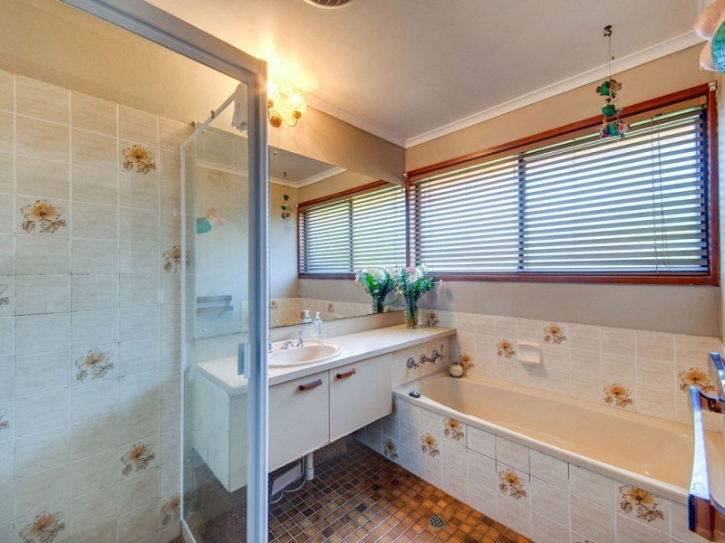 15 Barrine Court, Petrie QLD 4502