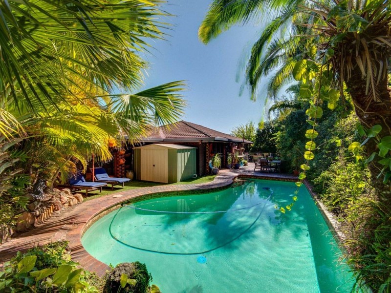 15 Barrine Court, Petrie QLD 4502