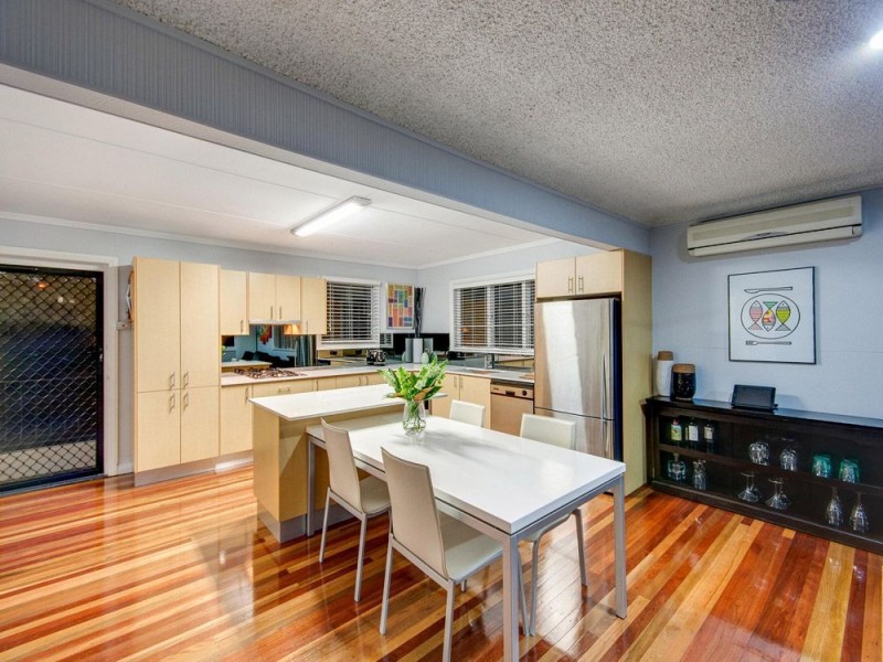 69 Yanderra Avenue, Arana Hills QLD 4054