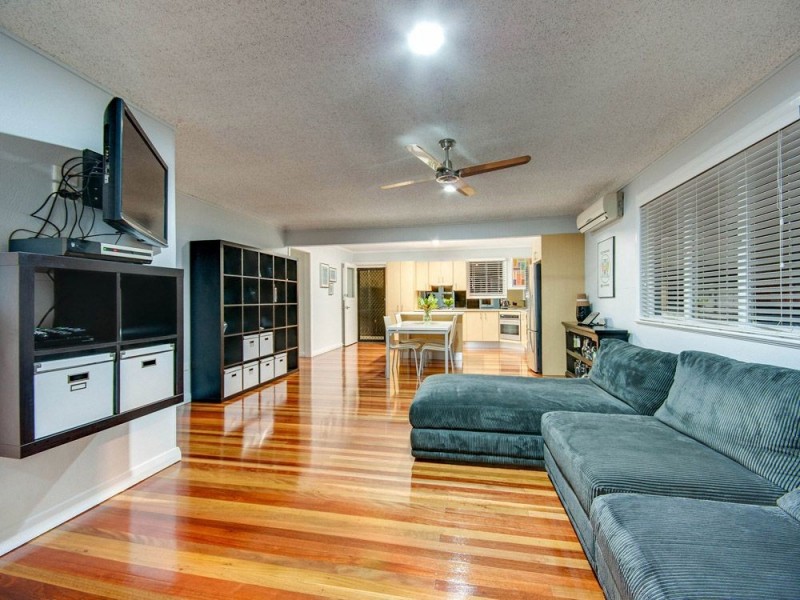69 Yanderra Avenue, Arana Hills QLD 4054