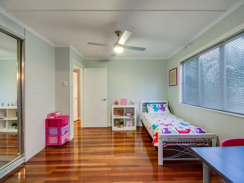 69 Yanderra Avenue, Arana Hills QLD 4054