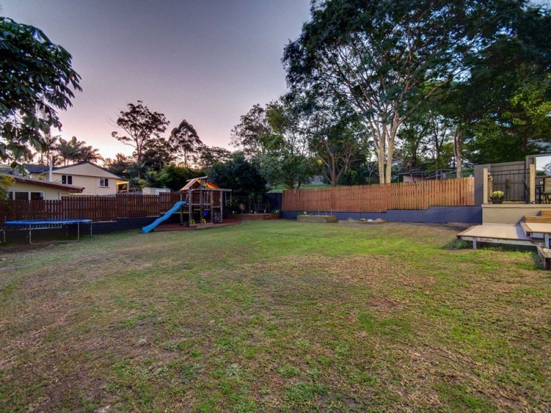 69 Yanderra Avenue, Arana Hills QLD 4054
