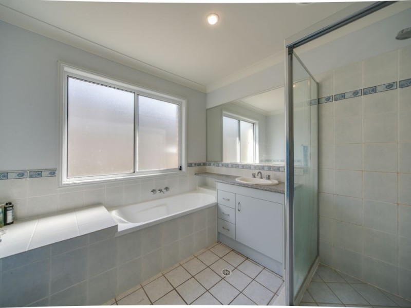 16 Billinghurst Crescent, Upper Coomera QLD 4209