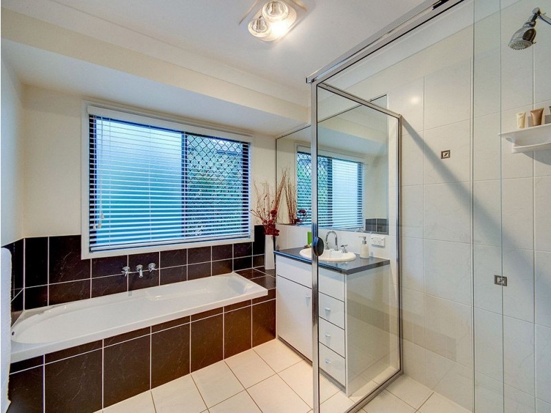 40 Rothschild Street, Eatons Hill QLD 4037