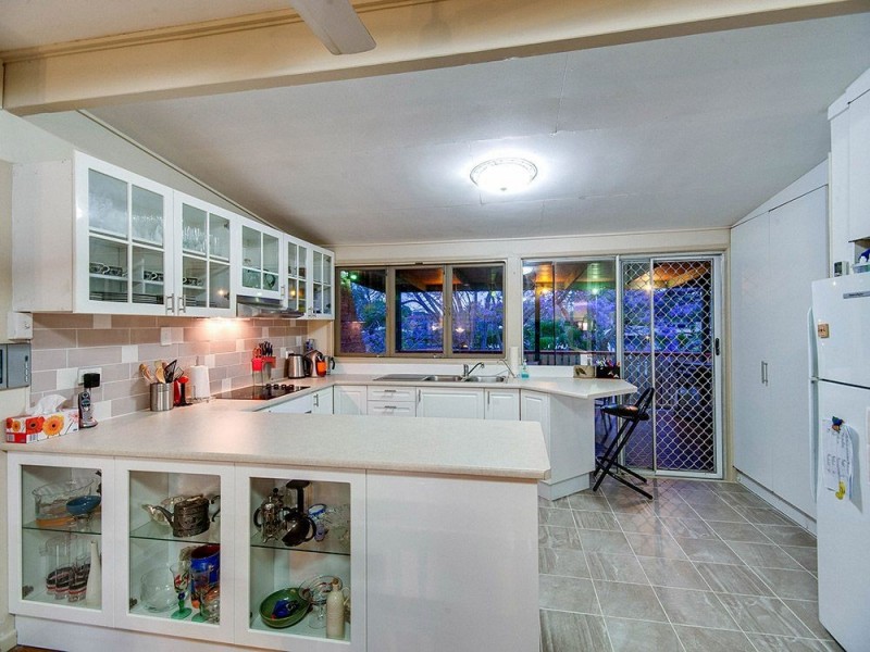 11 Allara Crescent, Ferny Hills QLD 4055