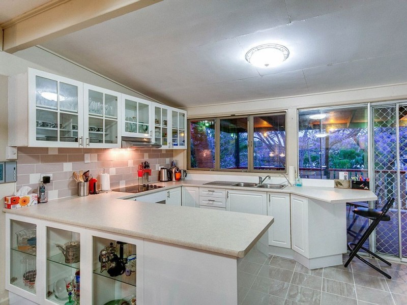 11 Allara Crescent, Ferny Hills QLD 4055