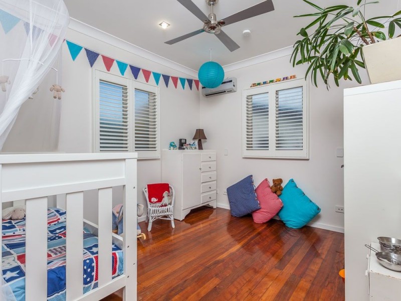 15 Kenbarry Street, Brighton QLD 4017