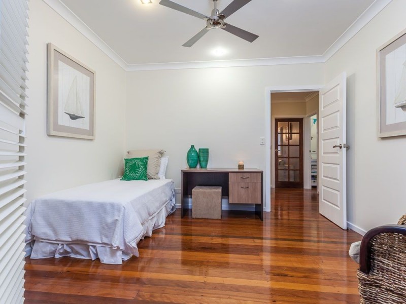 15 Kenbarry Street, Brighton QLD 4017