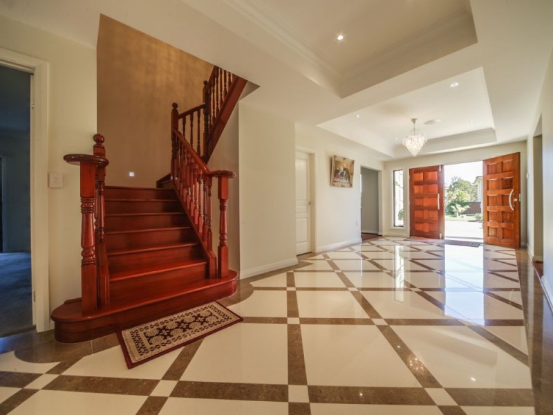 6 The Avenue, Windaroo QLD 4207