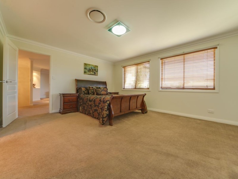 6 The Avenue, Windaroo QLD 4207