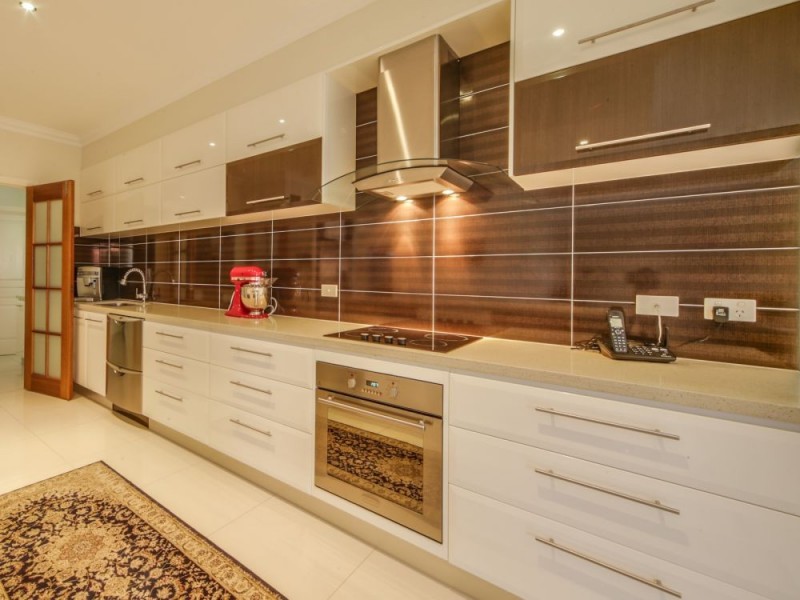 6 The Avenue, Windaroo QLD 4207