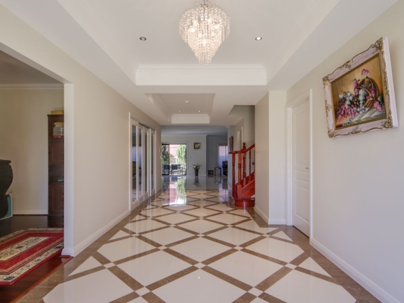6 The Avenue, Windaroo QLD 4207