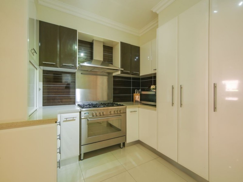 6 The Avenue, Windaroo QLD 4207