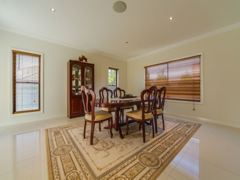 6 The Avenue, Windaroo QLD 4207