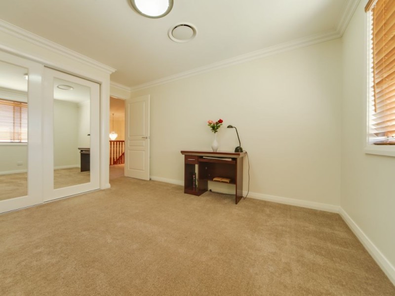 6 The Avenue, Windaroo QLD 4207