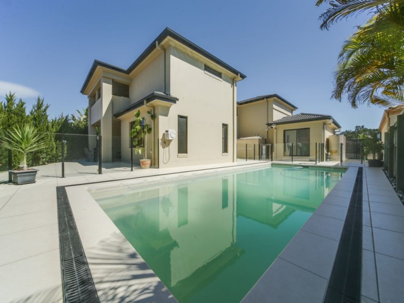 6 The Avenue, Windaroo QLD 4207
