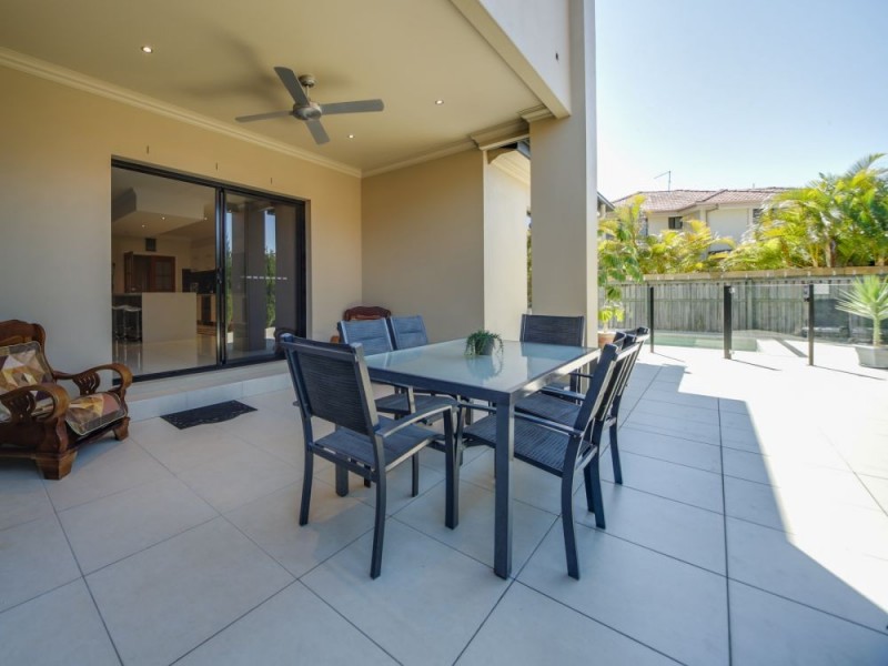 6 The Avenue, Windaroo QLD 4207