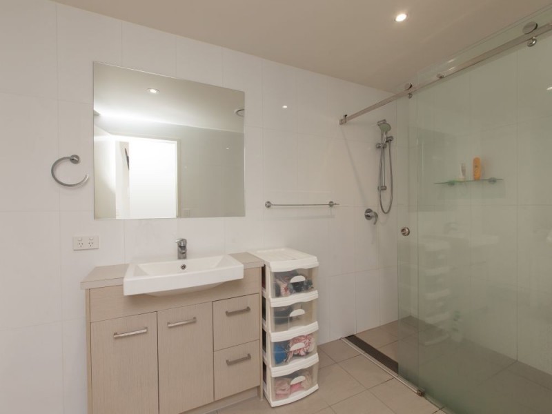 220/23 Robinson Place, Kelvin Grove QLD 4059