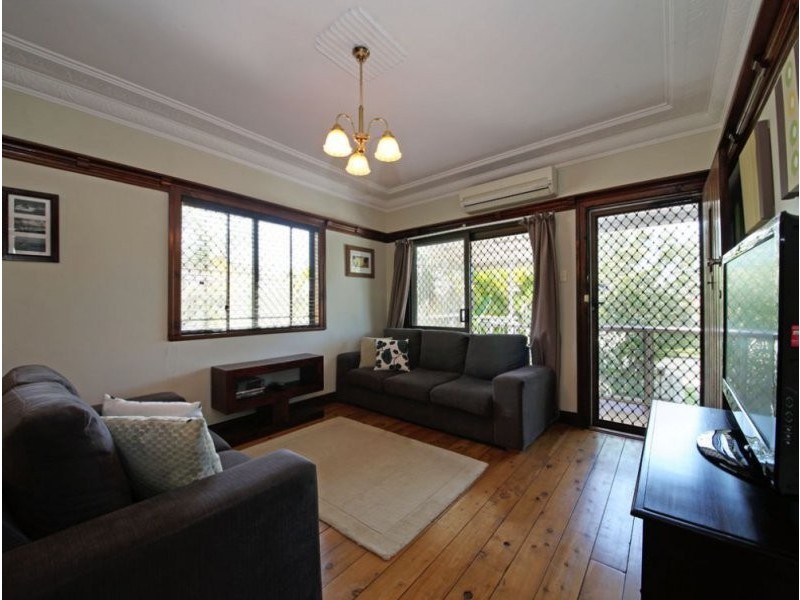 24 Bowen Street, Deagon QLD 4017