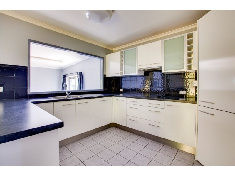 13 Lake Road, Slacks Creek QLD 4127