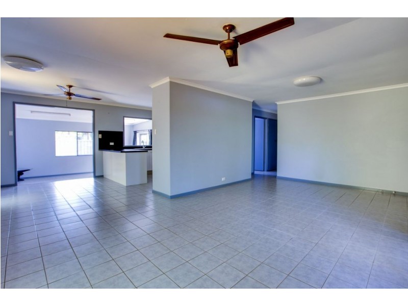 13 Lake Road, Slacks Creek QLD 4127