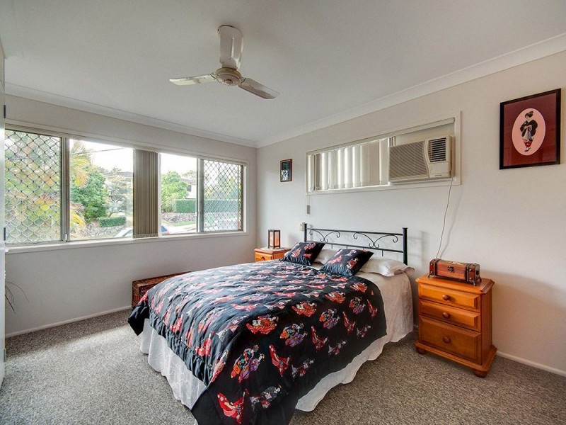 17 Eurobin Crescent, Ferny Hills QLD 4055