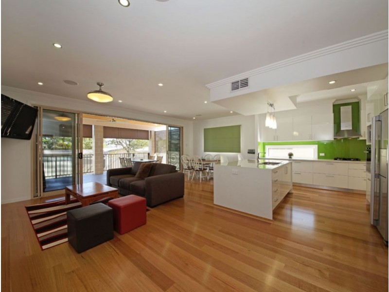 43 Nash Street, Sandgate QLD 4017