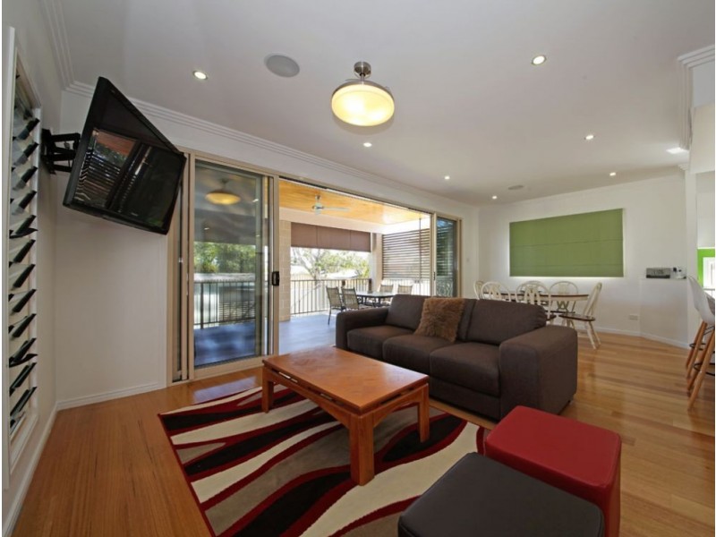 43 Nash Street, Sandgate QLD 4017