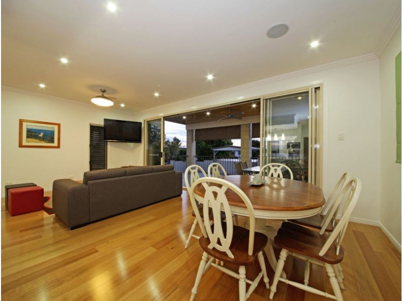 43 Nash Street, Sandgate QLD 4017