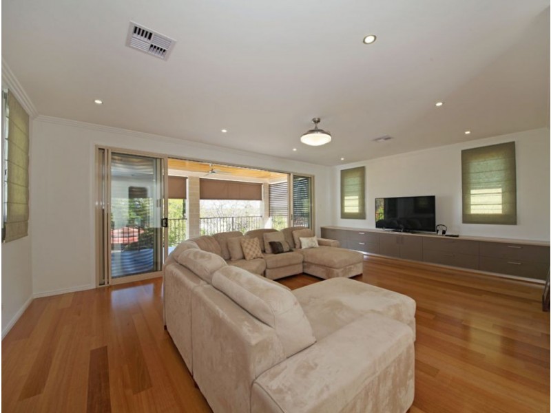 43 Nash Street, Sandgate QLD 4017