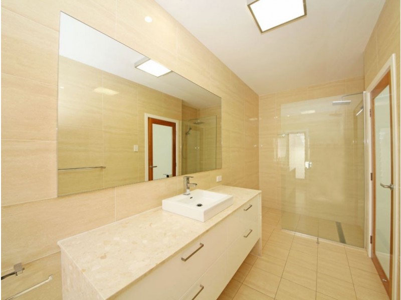 43 Nash Street, Sandgate QLD 4017