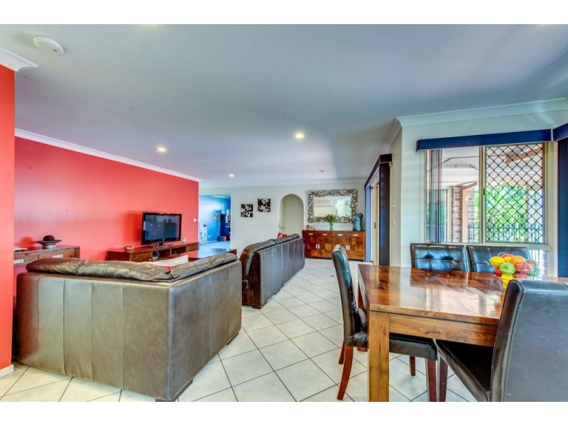 8 Eskdale Court, Parkinson QLD 4115