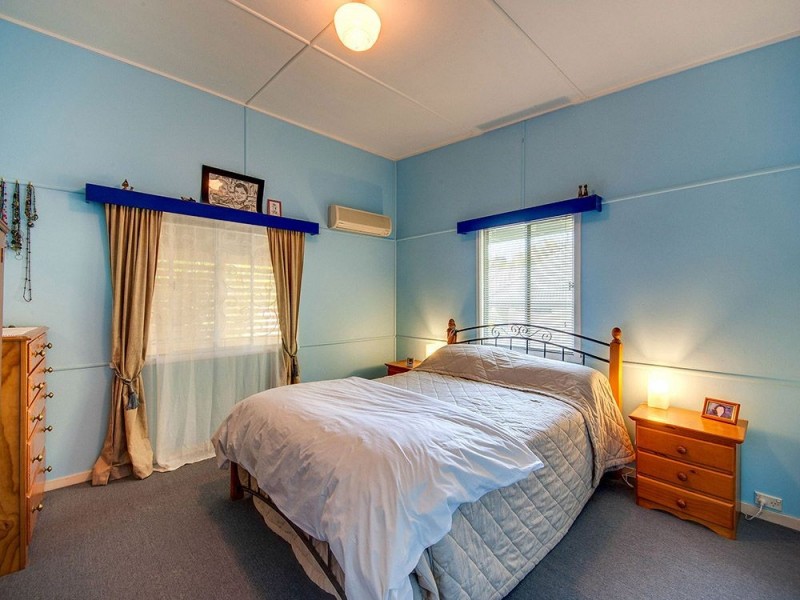 21 Alwyn St, Stafford Heights QLD 4053